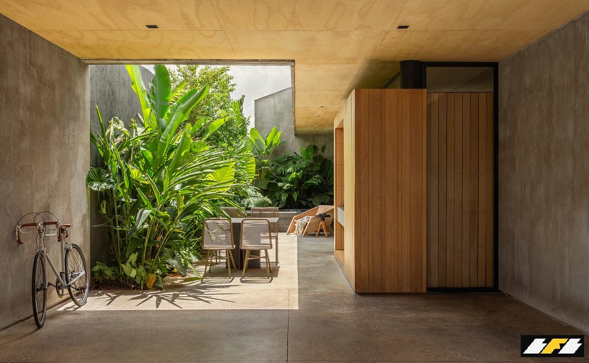 Como 60 cm de jardim transformaram uma casa urbana em refúgio