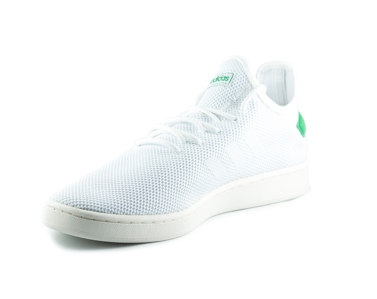 “How Minimalist Living: An Emerging Lifestyle Trend is Redefining Modern Homes”